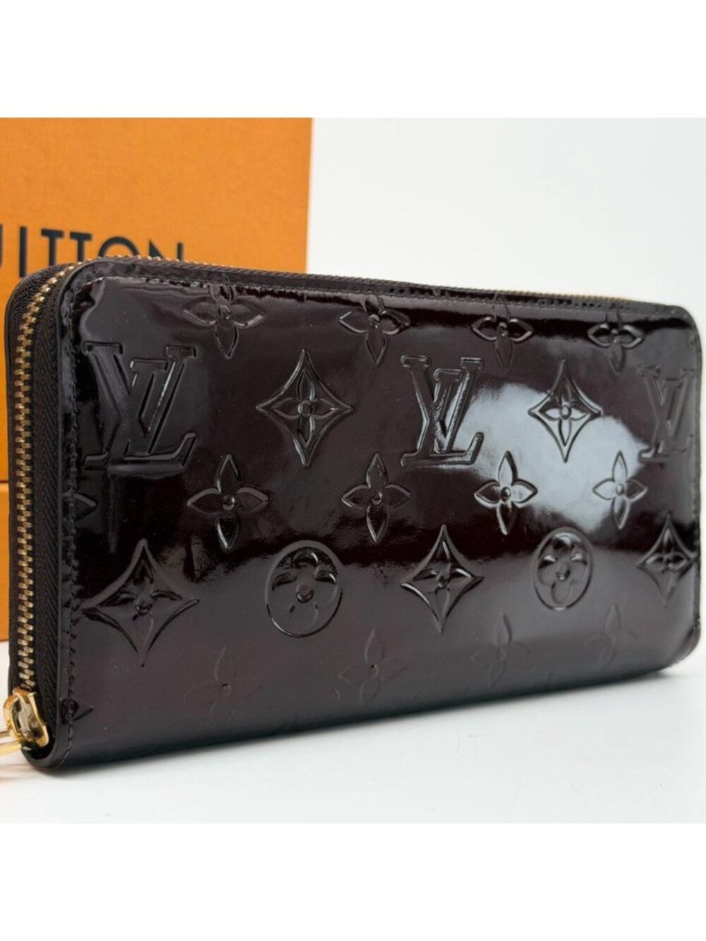 Louis Vuitton Zippy Wallet Vernis Amarante Round
